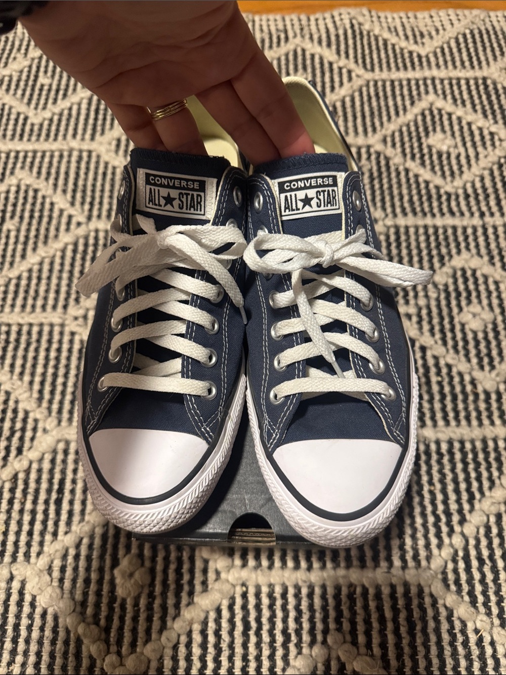 Converse Men’s Navy and White Low Top Sneakers